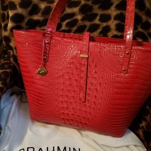 Stunning Brahmin everyday tote!!